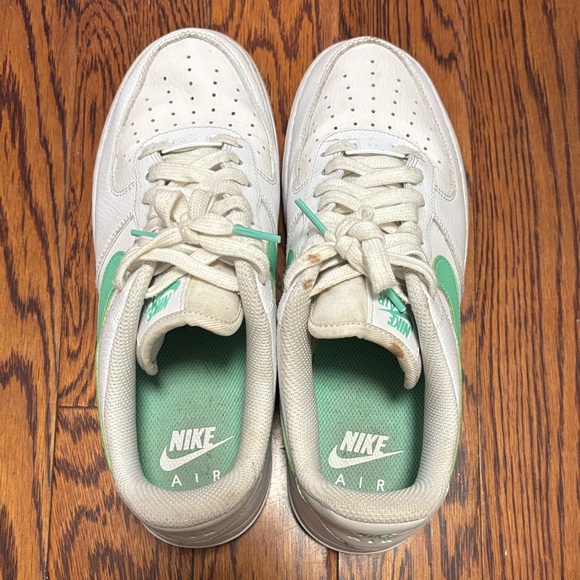 Nike Air Force 1 ‘07 White/Green Glow Light Bone Women’s Size:9 - Picture 3 of 9